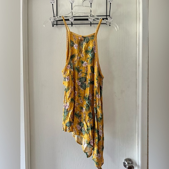 Doe & Rae Yellow Floral Asymmetrical Tank Top - Picture 4 of 8